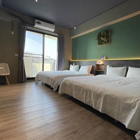 Long Lang Homestay Tainan Extérieur photo