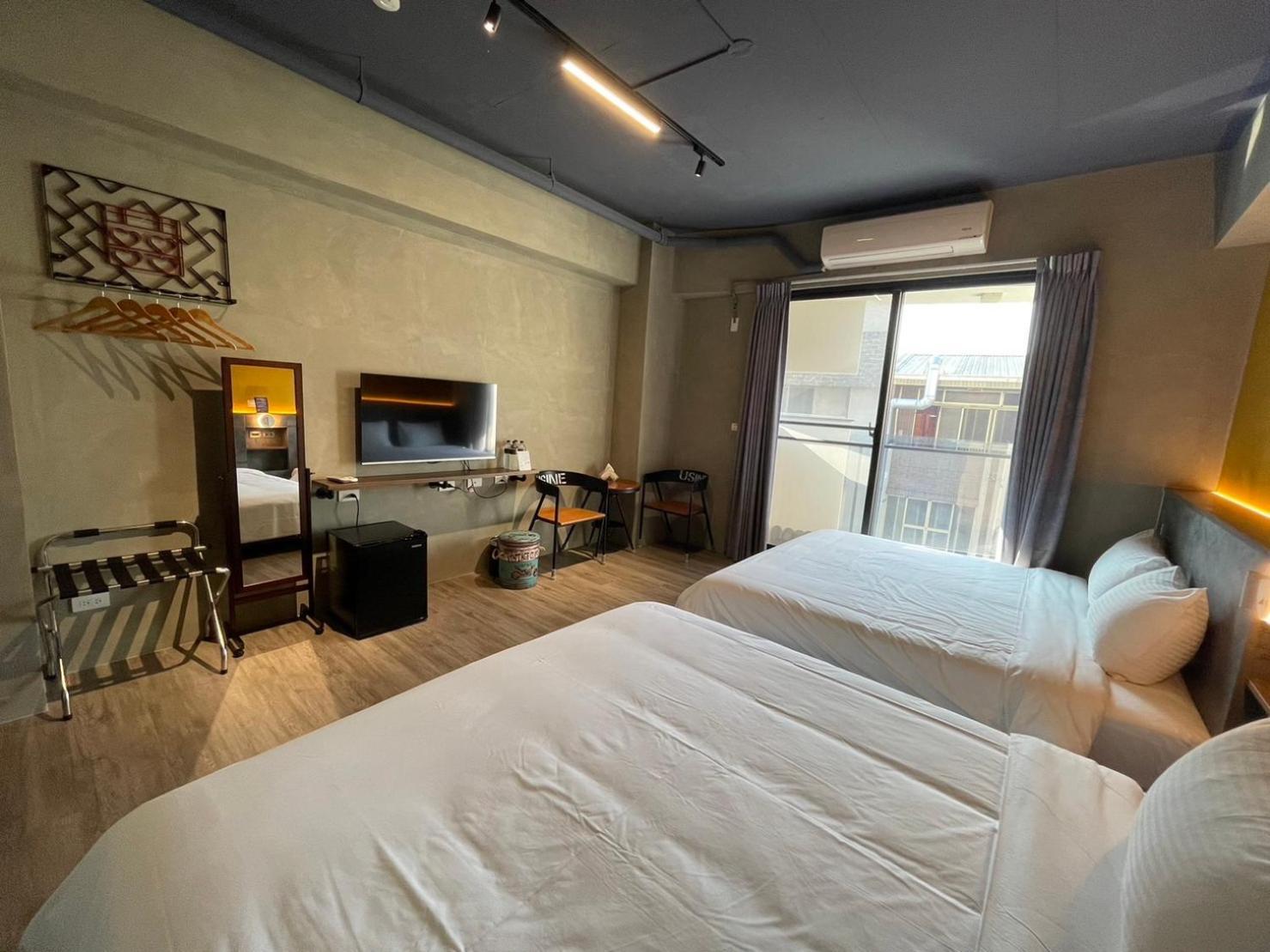 Long Lang Homestay Tainan Extérieur photo