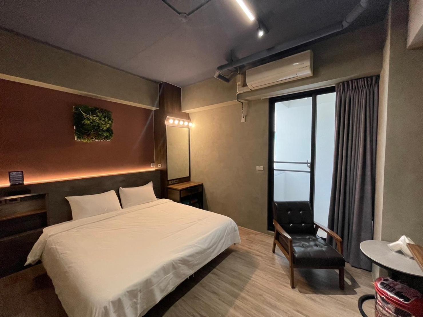 Long Lang Homestay Tainan Extérieur photo