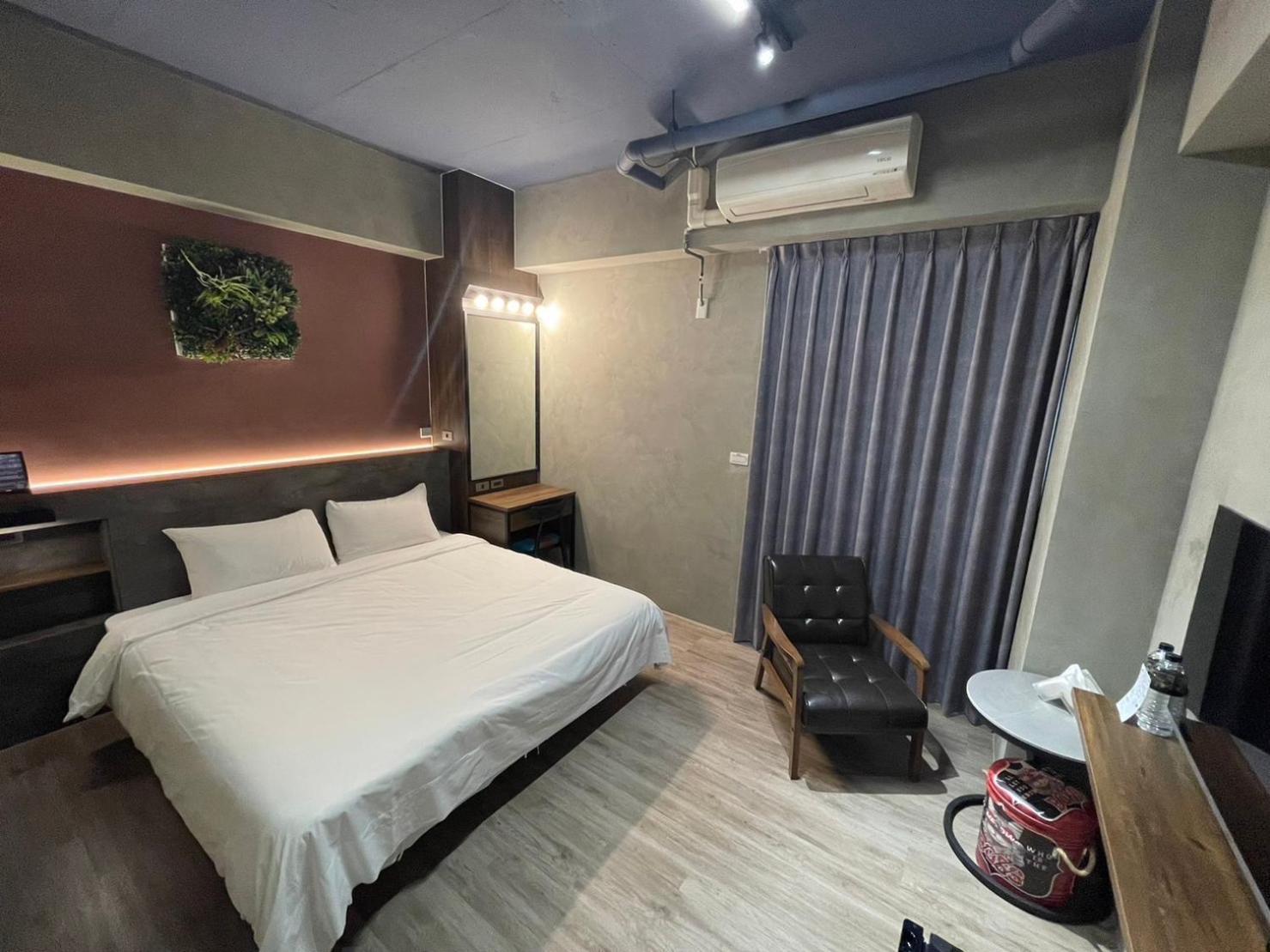 Long Lang Homestay Tainan Extérieur photo