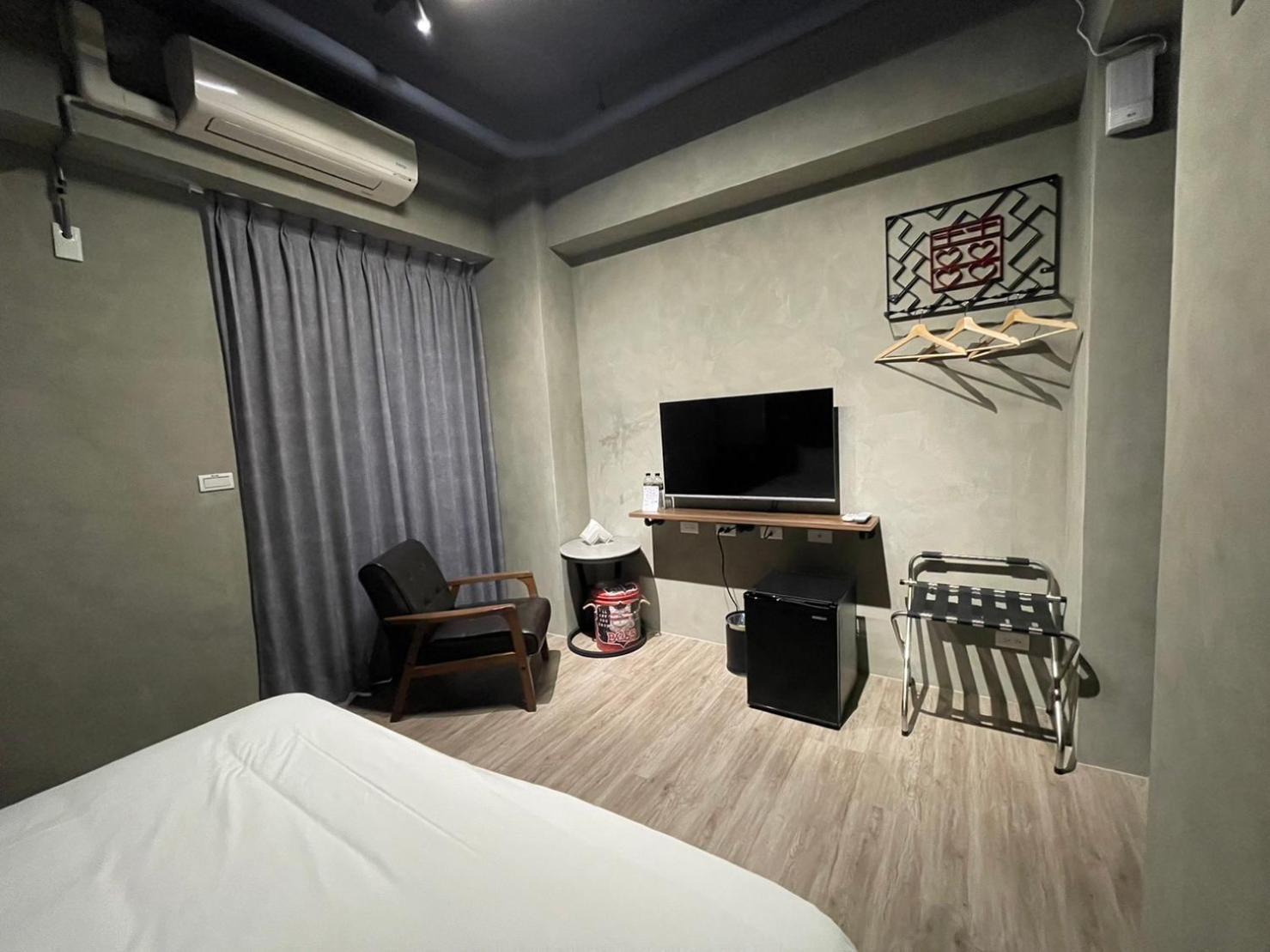 Long Lang Homestay Tainan Extérieur photo