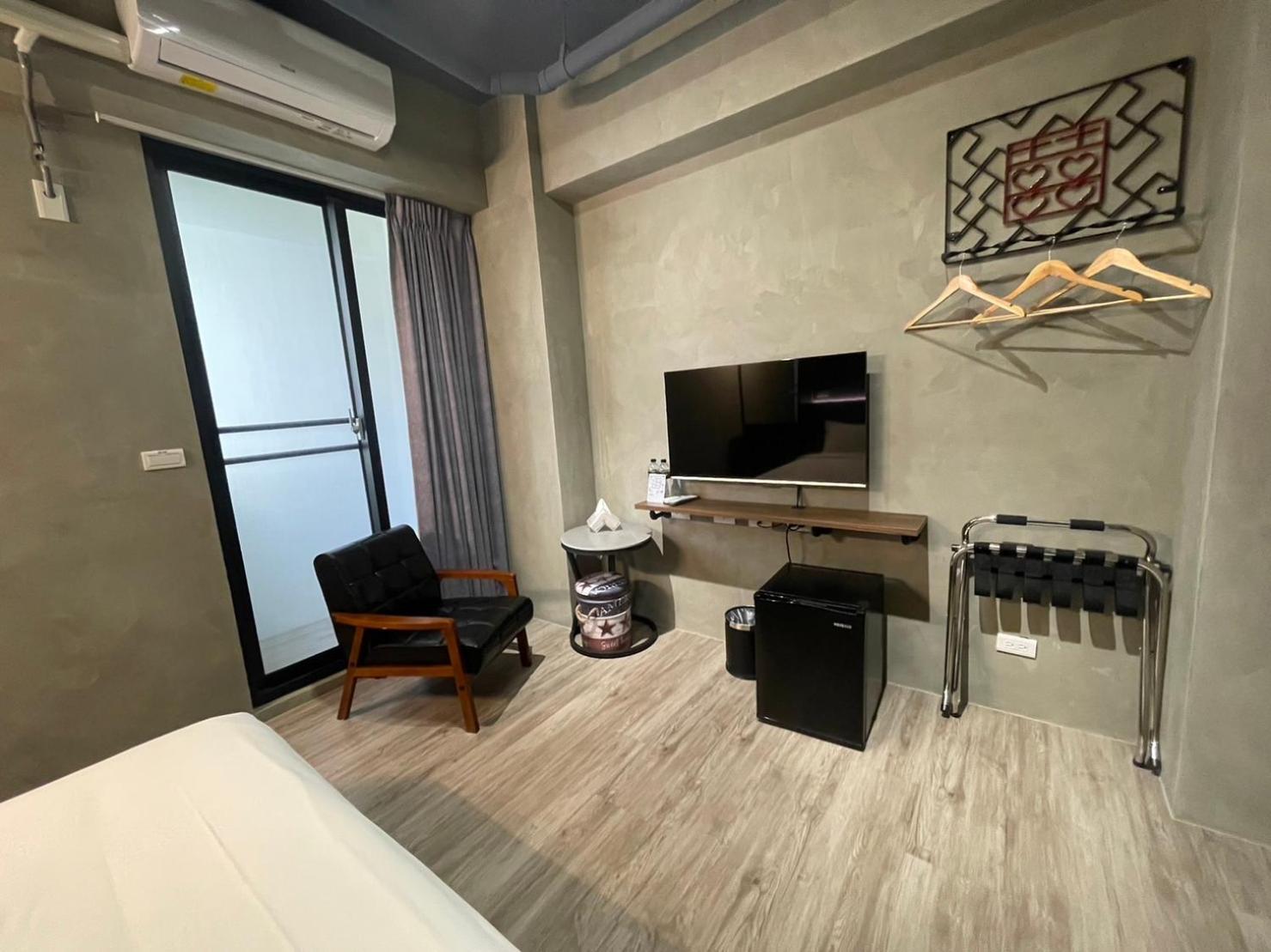 Long Lang Homestay Tainan Extérieur photo